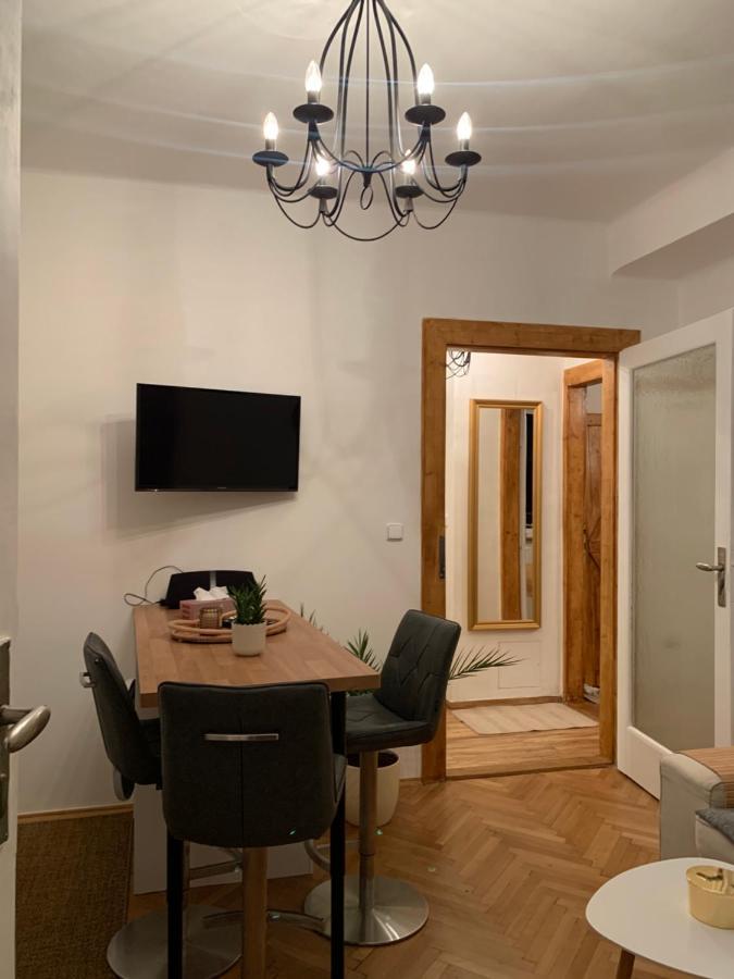 Apartamento Anenska By Charles Bridge 1 *